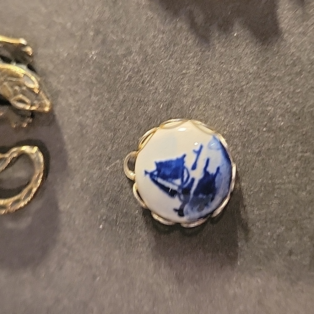 Pendants - Picture 7 of 8